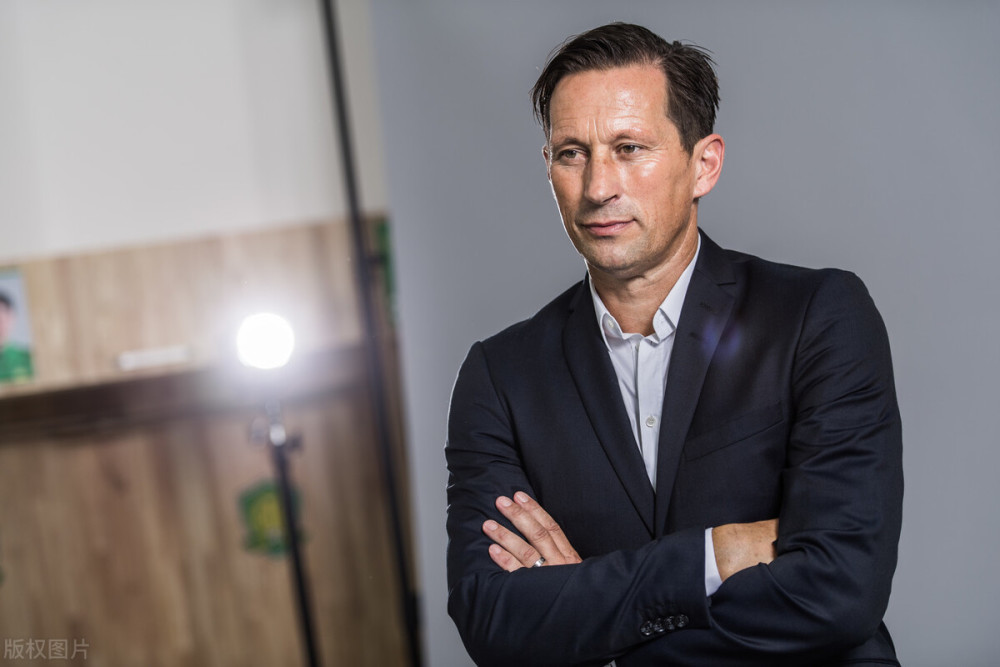 开云体育-包含加时末段埃因霍温防线松动——葡超节点到来，赛场秩序良好，控场能力受关注的词条